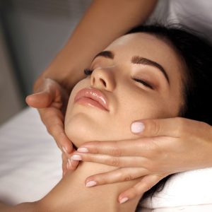 Glow & Calm 20’ (Facial + Craneal + Limpieza Simple)